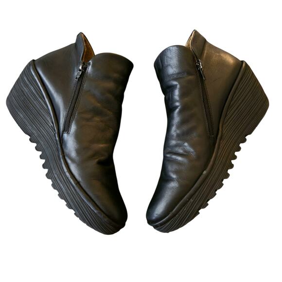 Fly London Yip Black Leather Wedge Heel Ankle Boots Size 41/10 Slouchy Edgy - Picture 3 of 9